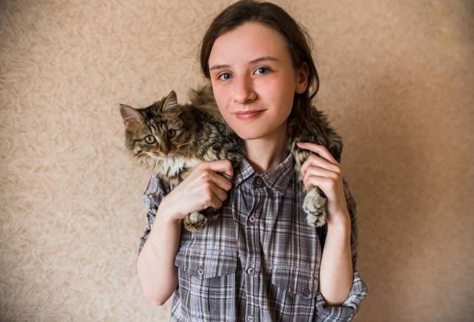 Школьница из Челябинска спасла кошку, которая 10 дней просидела в вентиляционной шахте многоэтажки