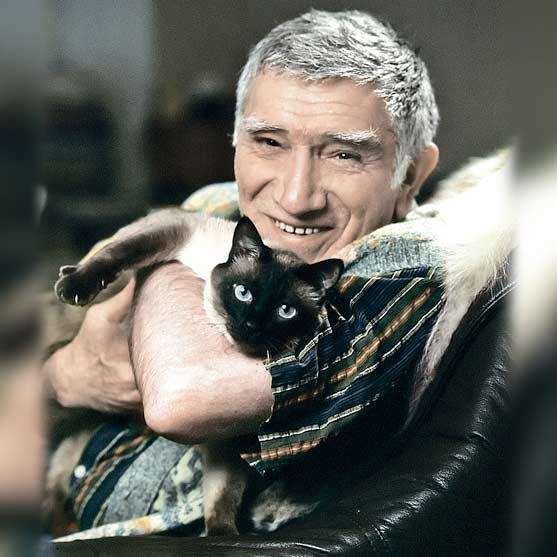 Армен Джигарханян и кот Философ